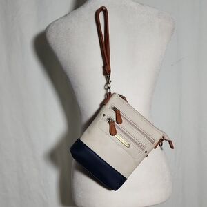 Stone Mountain Accessories Cream and Navy Wristlet